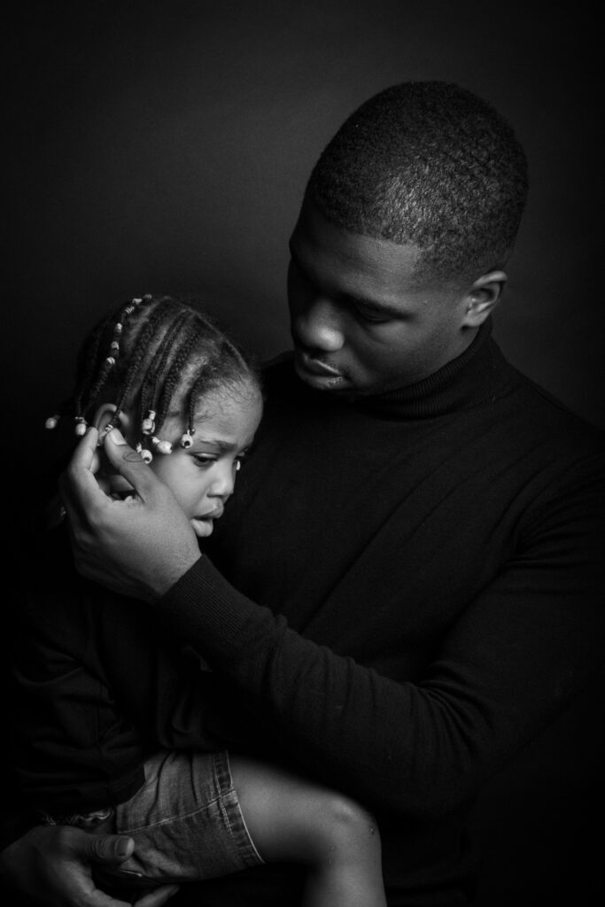 Mamad et sa soeur portrait photo noir et blanc