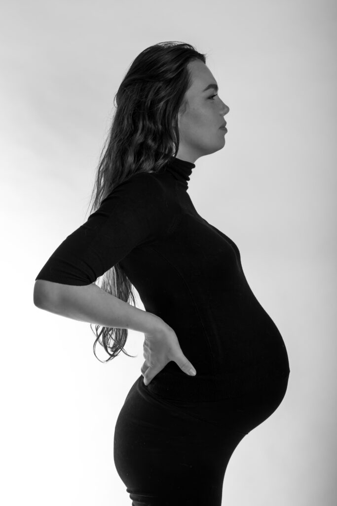 Cassandre, photo de grossesse, noir et blanc, moment de vie, anael jourdain photographe amateur lille dunkerque