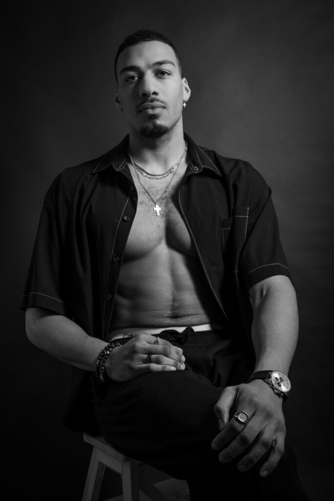 estede photo portrait studio noir et blanc jeune homme torse nu, anael jourdain photographe amateur lille dunkerque hauts de france