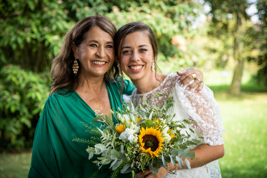 la mariée et sa belle mère - série de photo de mariage de Hélène et Fede réalisée par Anael Jourdain Photographe Amateur Hauts-de-France