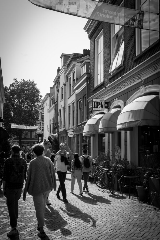 Utrecht 2024, street photographie, noir et blanc, foule dans la rue, anael jourdain photographe amateur lille dunkerque